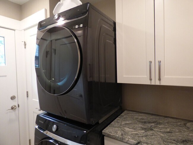 Building Photo - Merry Christmas!  This home is available now, with December rent free!