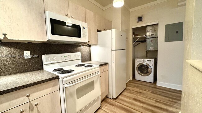 Building Photo - 1335 Pennsylvania Ave