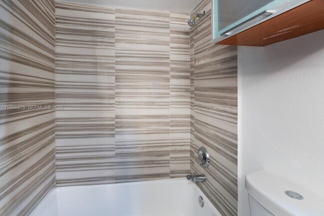 Building Photo - 1351 NE 191st St