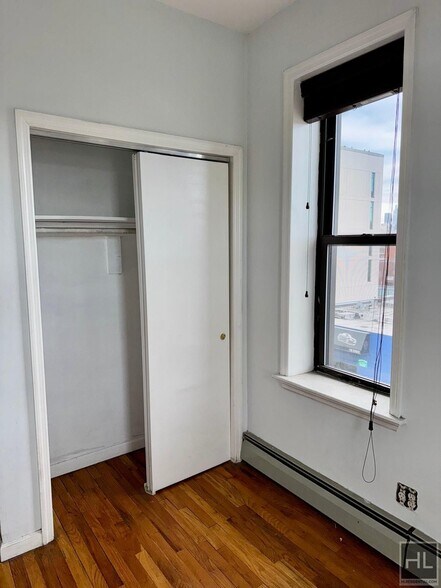 Building Photo - 36 AVENUE