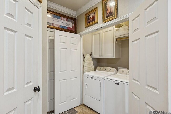 Building Photo - 40300 Creek Bend Dr