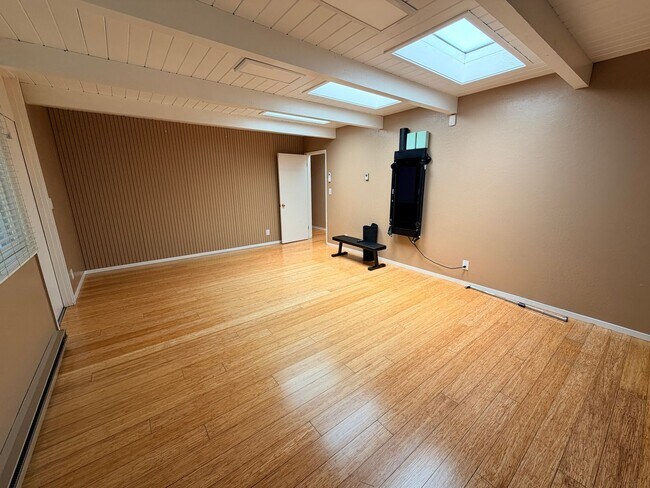 Building Photo - San Mateo 4Bed/2Ba Eichler Home with Putting Green, Vegetable Garden & Designer Finishes