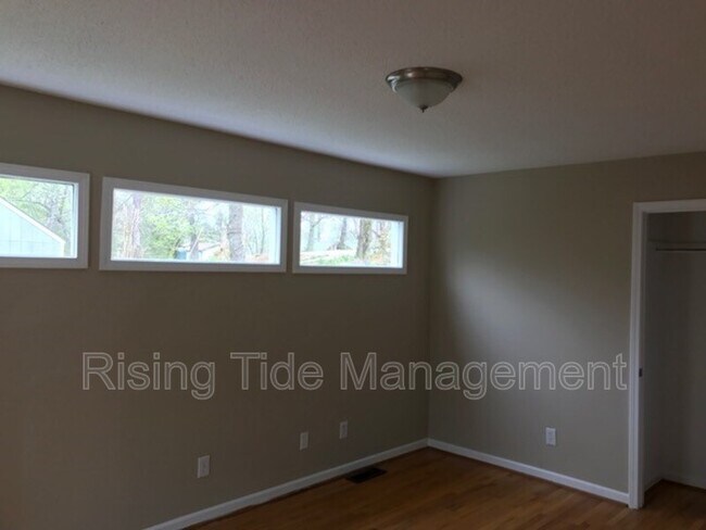 Building Photo - 2208 Mountain View Rd