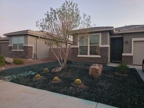 Building Photo - Great family home in Red Rock