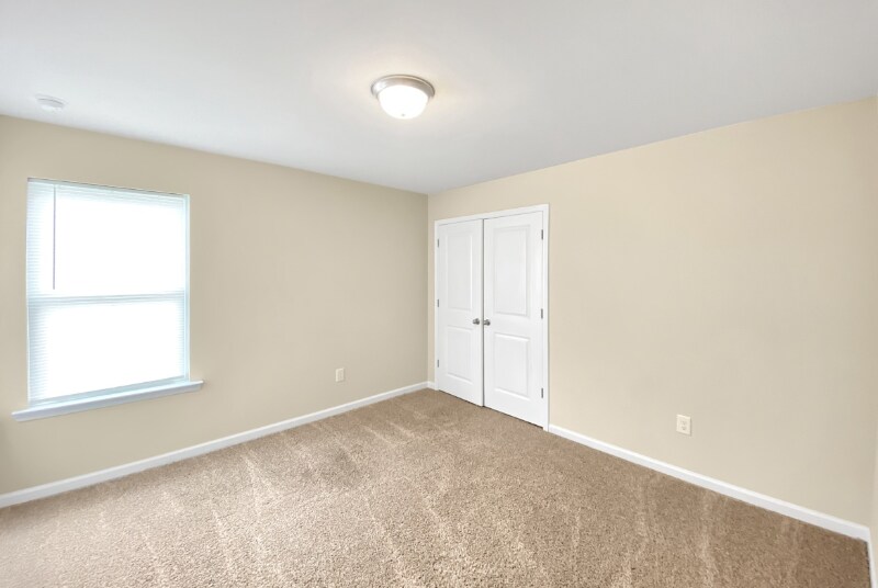 Building Photo - 1685 Villageside Ct