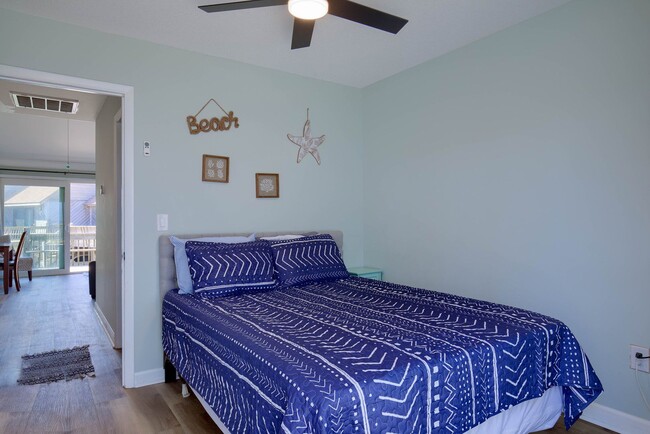 Building Photo - FURNISHED OFF-SEASON MONTHLY RENTAL-STARTI...