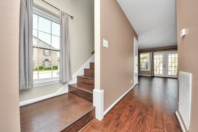 Building Photo - 6334 Chevy Chase Dr