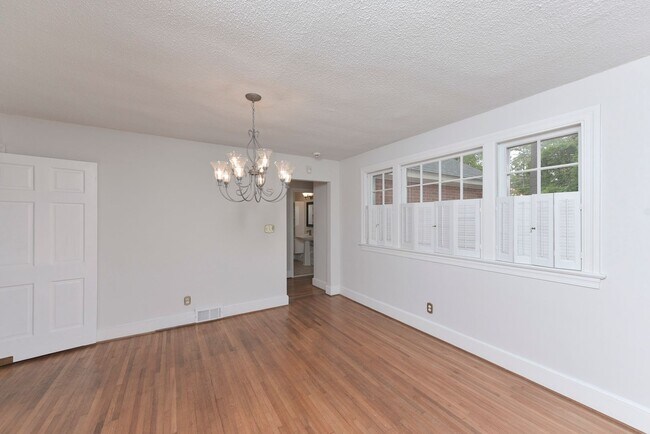 Building Photo - Charming 3 Bedroom, 2 Bath All-Brick Bungalow with Garage!