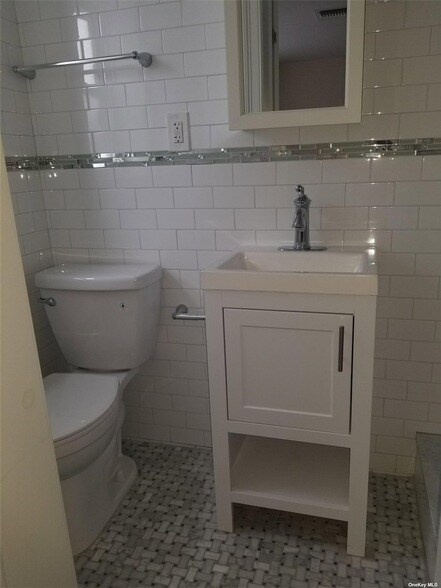 Building Photo - 155 Lincoln Blvd