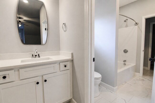 Building Photo - 1429 Village Lp