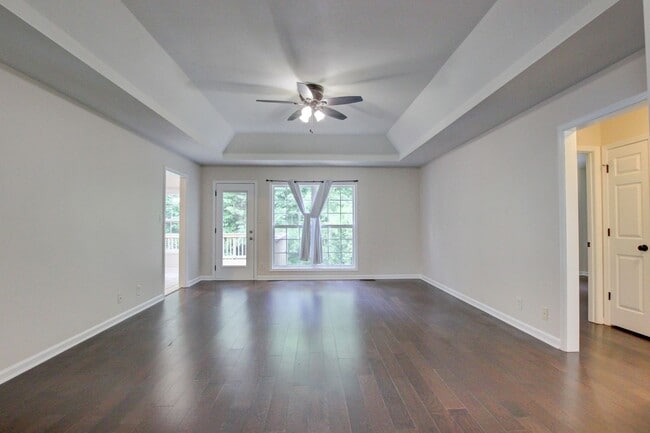 Building Photo - 3 bed 2 bath w sweet basement.  Go