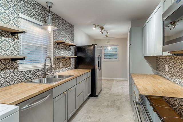 Building Photo - 3634 Woodleigh Dr