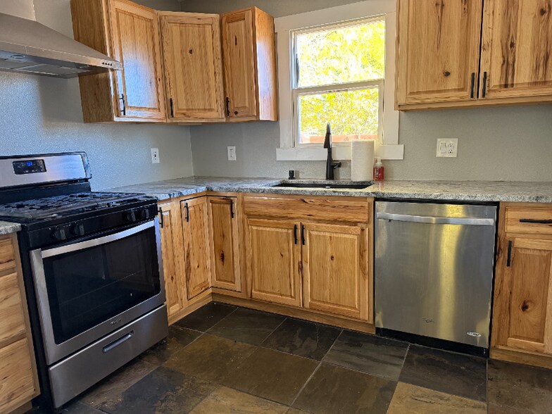 Building Photo - 1885 W Berkeley Pl