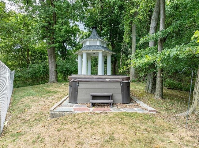 Building Photo - 705 E Beau St