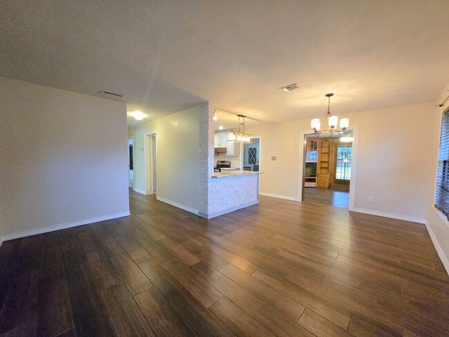 Building Photo - 126 La Silla Dr