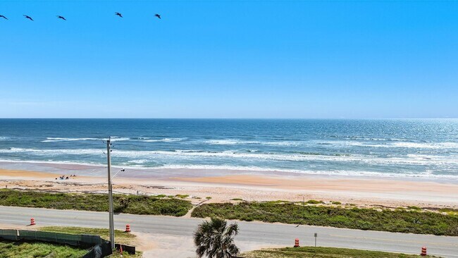 Building Photo - Oceanfront 2 Bedroom Condo with Stunning Views