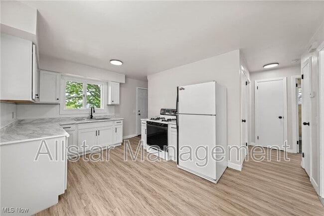 Building Photo - 1619 Struble Ave NE