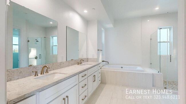 Building Photo - 8456 Camelia Ct