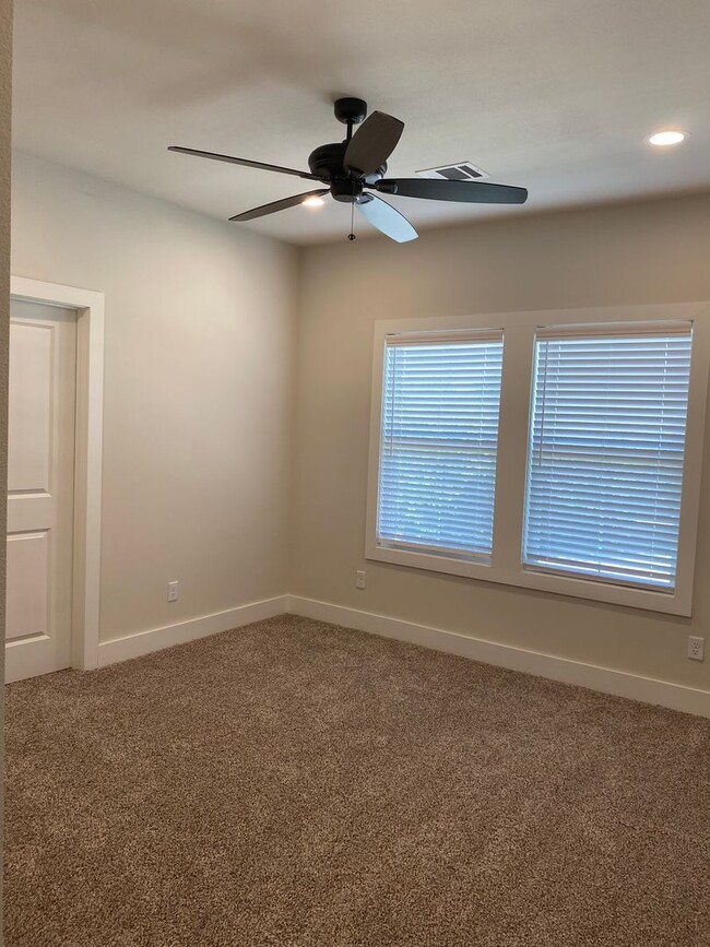 Building Photo - 205C Sterling