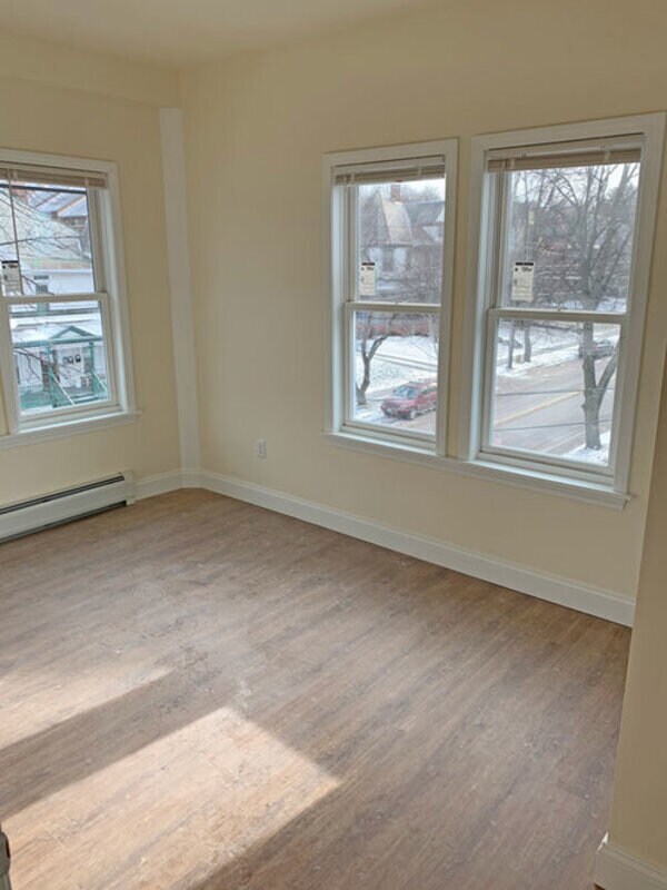 Building Photo - 323 Pearl St