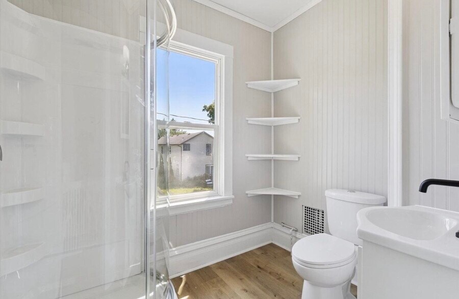 Building Photo - 1115 Laurel Ave