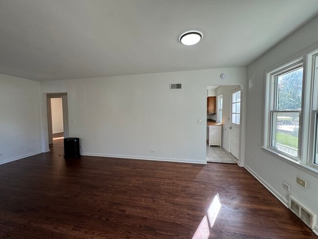 Building Photo - 29W211 Calumet Ave E