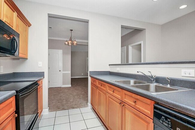 Building Photo - Charming 3BD/2.5BA Home in Crosswinds Community!
