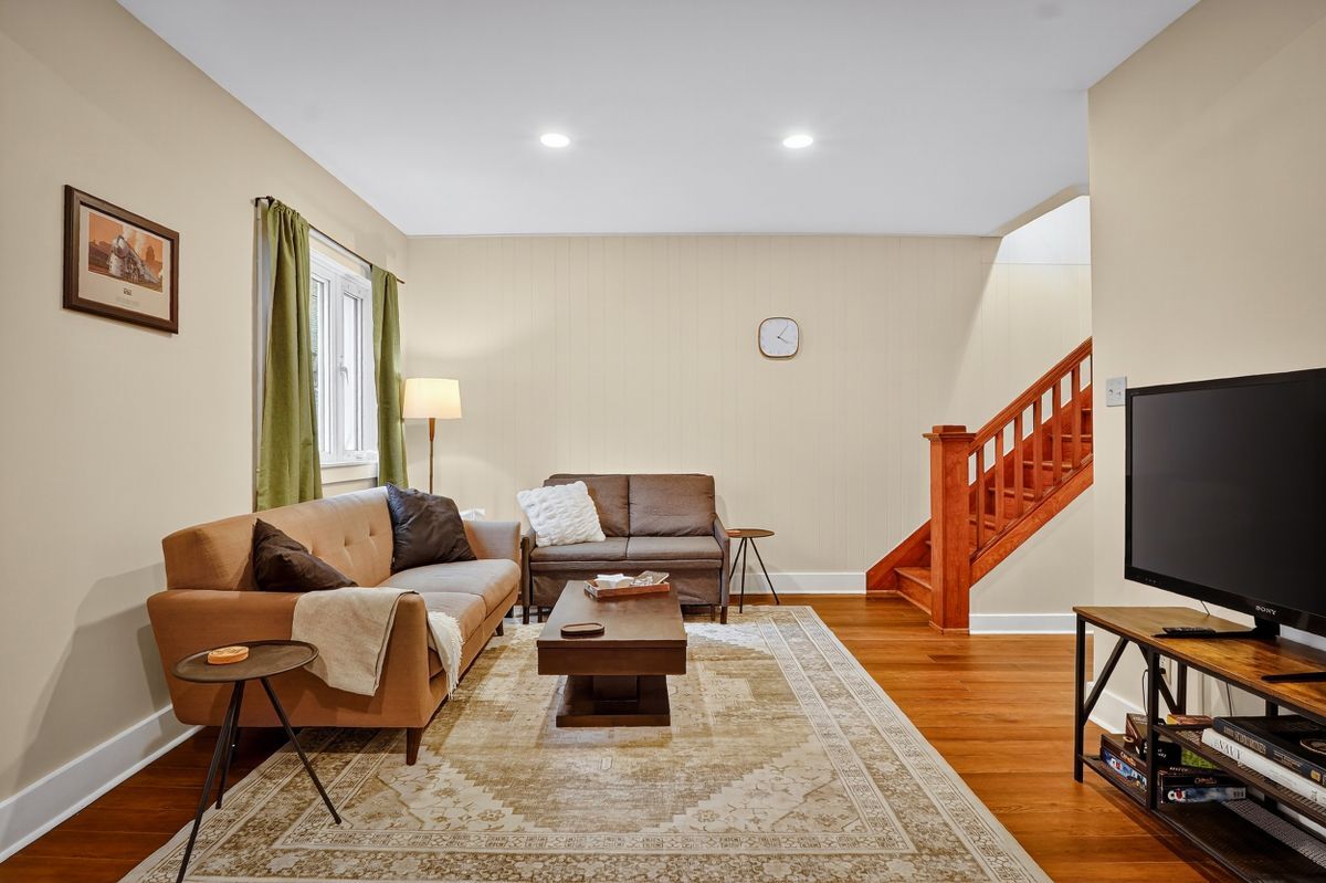 Building Photo - 3225 Mary St