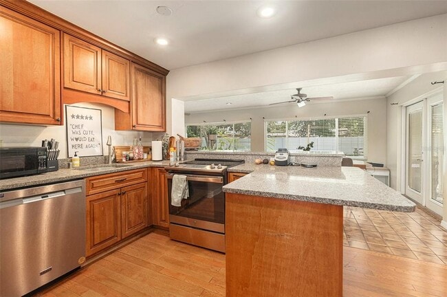 Building Photo - 4307 S Thatcher Ave
