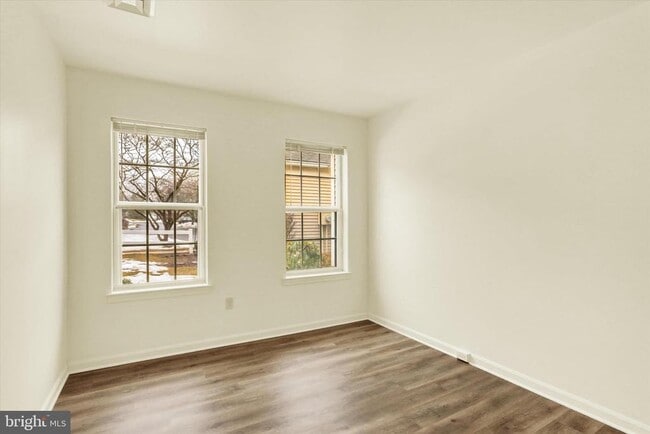 Building Photo - 903 Cambridge Ct