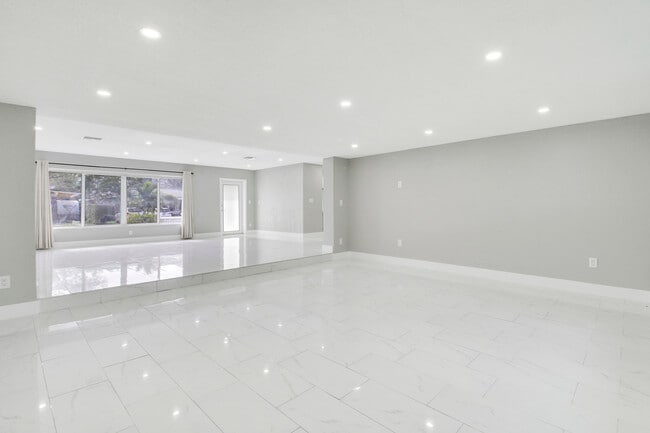 Building Photo - 1231 SW 32nd St