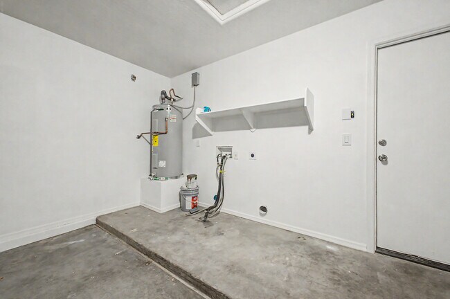 Building Photo - 22285 W La Pasada Blvd