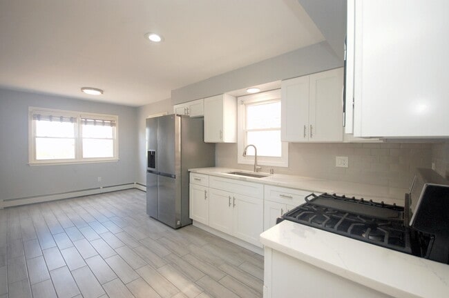 Building Photo - 599 Liberty Ave