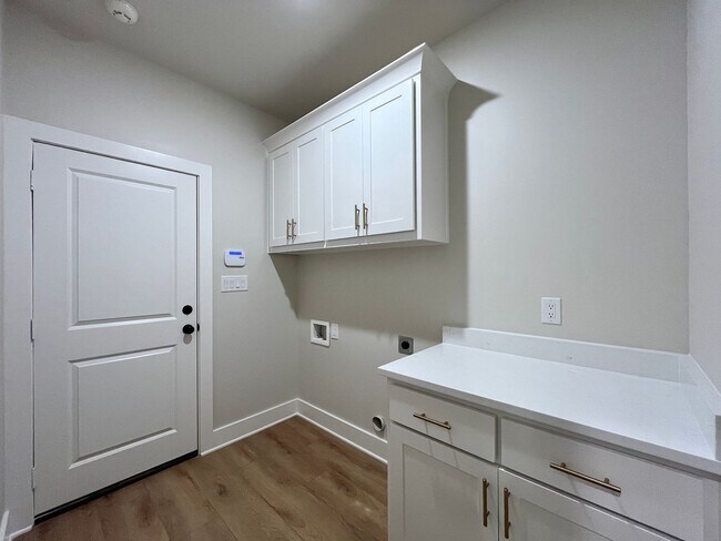Building Photo - 7123 Alexander Dr