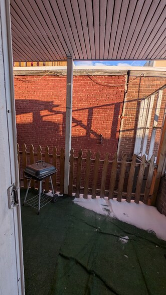 Building Photo - 37 E Washington St