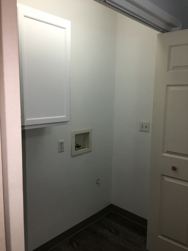 Building Photo - 733/739 Stephens Dr