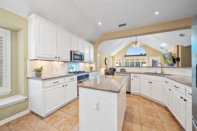 Building Photo - 14881 Holly Leaf Dr