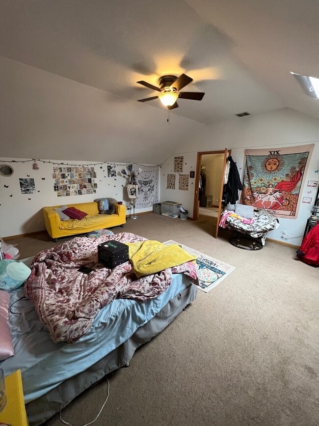 Building Photo - 4101 N Kenmore Ave