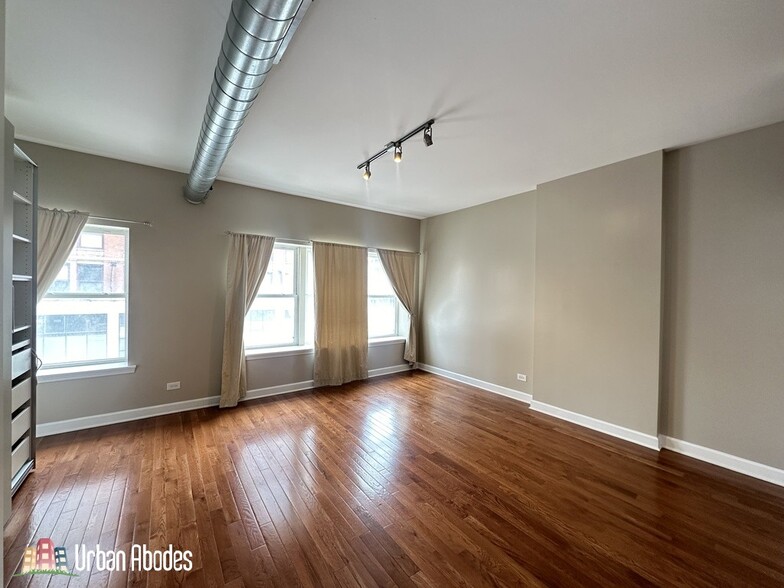 Building Photo - 674 N Orleans St