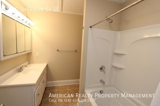 Building Photo - 1430 Sherman St SE