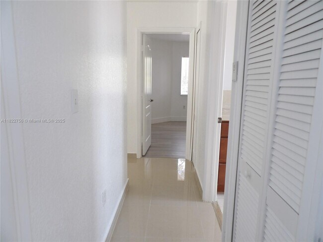 Building Photo - 5411 SW 158th Ct