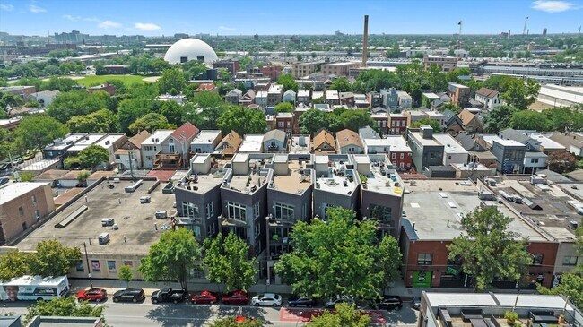 Building Photo - 2629 W Chicago Ave