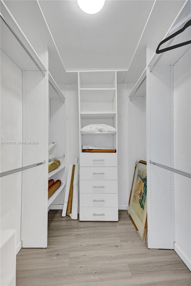 Building Photo - 601 NE 36th St