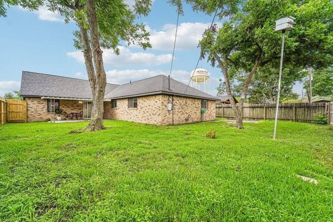 Building Photo - 2801 Coy Dr