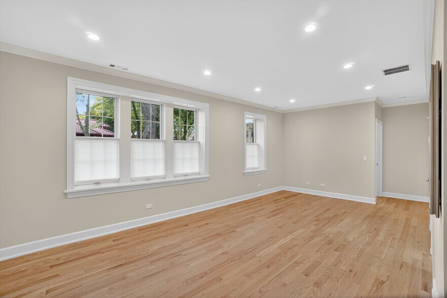 Living/Dining Room View 2 - 2703 W Ardmore Ave