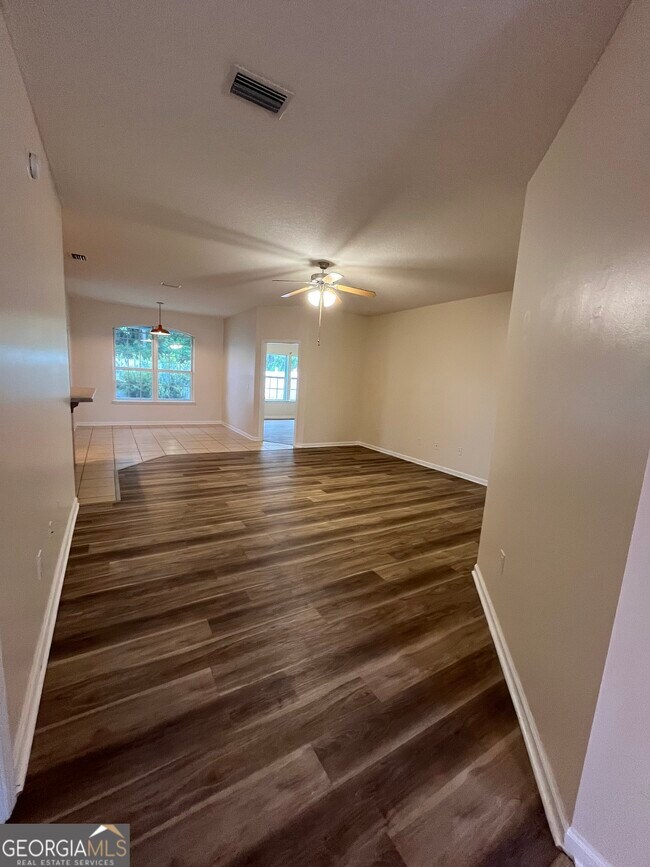 Building Photo - 206 Royal Palms Ave