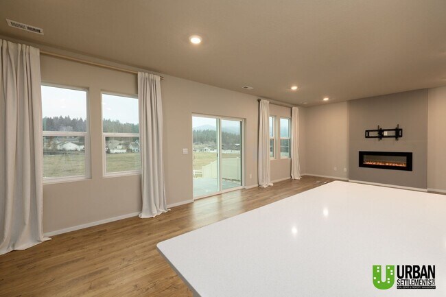 Building Photo - 12406 E Dickens Ln