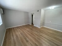 Building Photo - 1008 S 30th Ave