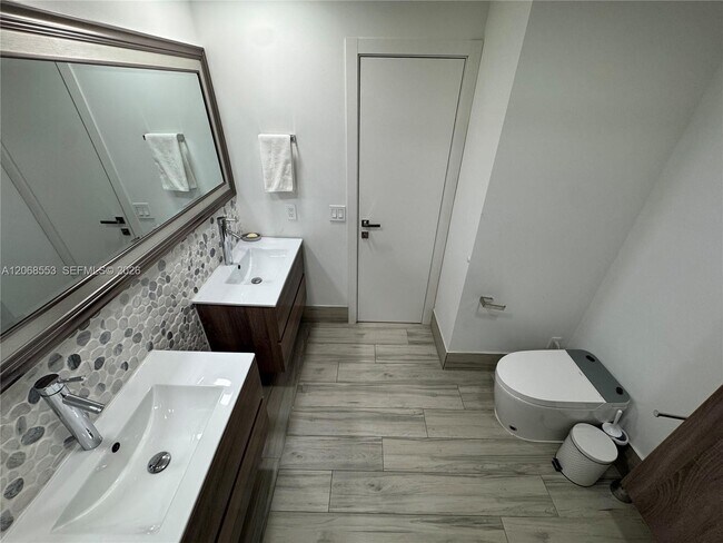 Building Photo - 336 Poinciana Island Dr