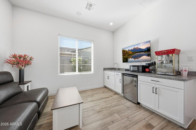 Building Photo - 4416 E Roy Rogers Rd